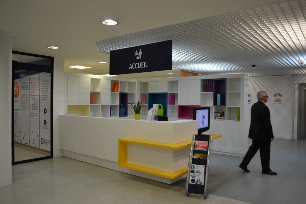 La Cité de l’Objet Connecté : mobilier d’accueil et d’espaces de travail – Angers (49)